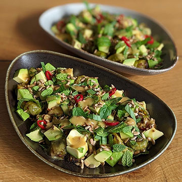 Rosenkohlsalat mit Limette und Miso